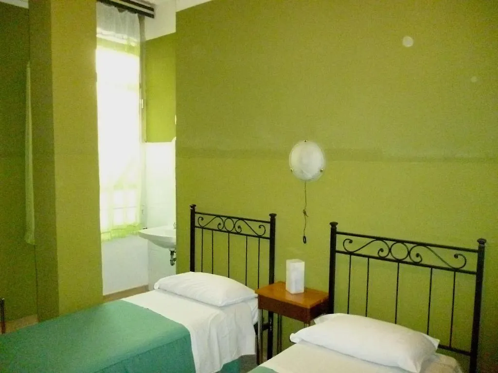 Hotel Giamaica For Girls & Ladies Only Rome