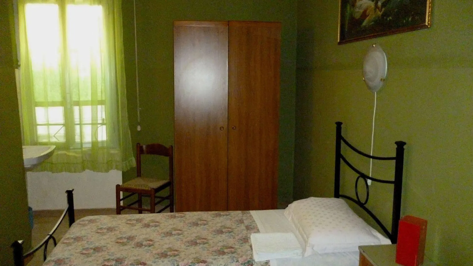 Hotel Giamaica For Girls & Ladies Only Rome Italy