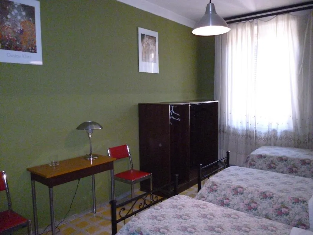 Hotel Giamaica For Girls & Ladies Only Rome 0*,  Italy