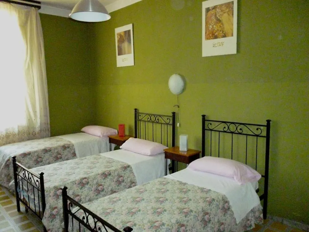 Hotel Giamaica For Girls & Ladies Only Rome