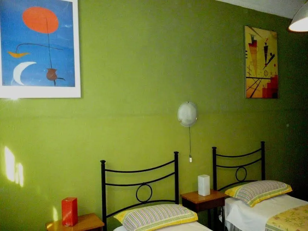 Hotel Giamaica For Girls & Ladies Only Rome Italy